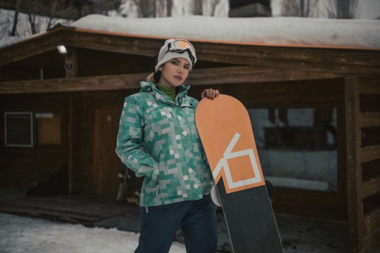 Vrouw in après-ski outfit