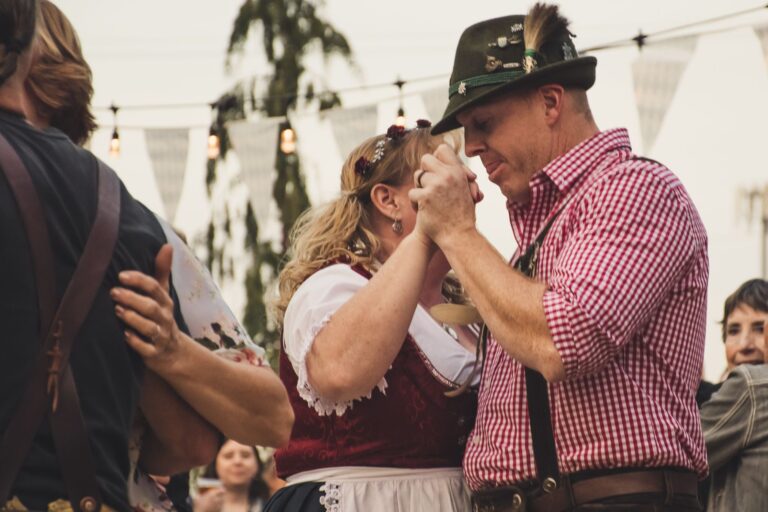 Vrouw in een dirndl-outfit